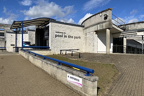 Woking Pool in the Park entrance